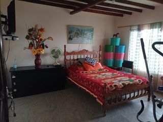 Te vendo esta hermosa casa finca, con escritura proindiviso (35.9%), bien barata, entre Hatillo y Girardota.