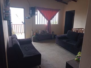 Te vendo esta hermosa casa finca, con escritura proindiviso (35.9%), bien barata, entre Hatillo y Girardota.