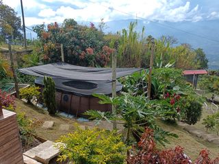 Te vendo esta hermosa casa finca, con escritura proindiviso (35.9%), bien barata, entre Hatillo y Girardota.