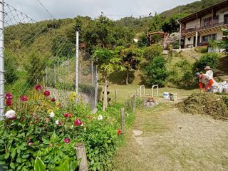 Te vendo esta hermosa casa finca, con escritura proindiviso (35.9%), bien barata, entre Hatillo y Girardota.