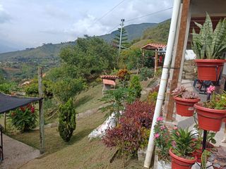 Te vendo esta hermosa casa finca, con escritura proindiviso (35.9%), bien barata, entre Hatillo y Girardota.