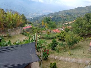 Te vendo esta hermosa casa finca, con escritura proindiviso (35.9%), bien barata, entre Hatillo y Girardota.