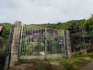 Te vendo esta hermosa casa finca, con escritura proindiviso (35.9%), bien barata, entre Hatillo y Girardota.