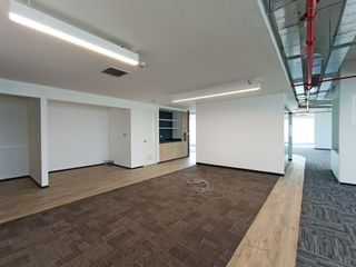 Foto 11 de ALQUILER DE OFICINA SEMI IMPLEMENTADA 1,396m2 – SURCO