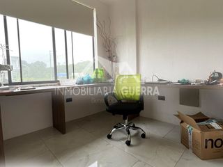 Foto 3 de SE VENDE CASA - URB LA TOSCANA