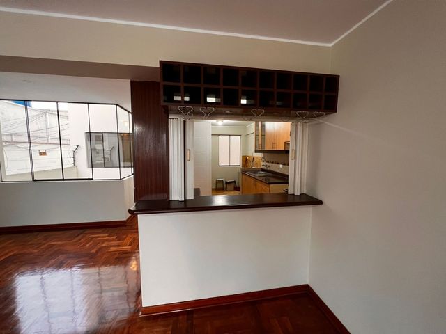 VENTA DE DEPARTAMENTO EN MAGDALENA LIMITE CON SAN ISIDRO