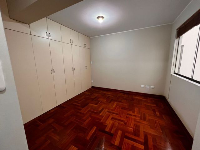 VENTA DE DEPARTAMENTO EN MAGDALENA LIMITE CON SAN ISIDRO