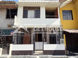 SE VENDE CASA DE 2 PISOS CON EXCELENTE UBICACIÓN, CASTILLA, PIURA.