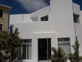 Venta de Casa en Tonsupa, Urbanización Castelnouvo, playa privada