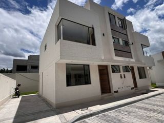 CASA NUEVA EN VENTA,  DE 3 Y 4 DORMITORIOS, LA ARMENIA II, VALLE DE LOS CHILLOS, QUITO, ECUADOR