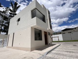 CASA NUEVA EN VENTA,  DE 3 Y 4 DORMITORIOS, LA ARMENIA II, VALLE DE LOS CHILLOS, QUITO, ECUADOR