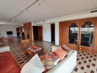 Foto 1 de Piso de Categoría en el Centro de Cordoba - 250m - 4 Hab - 2 Cocheras