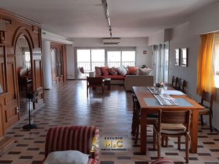 Foto 2 de Piso de Categoría en el Centro de Cordoba - 250m - 4 Hab - 2 Cocheras