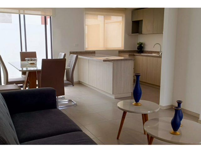 Girona, casas VIP/VIS en la Mitad del Mundo. Espacios lujosos y ubicación privilegiada. 3 dormitorios, 2 baños.