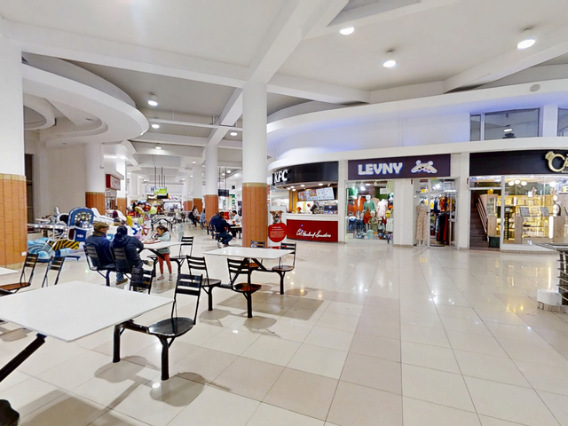 Foto 9 de Oficinas, locales y bodegas en renta - River Mall centro comercial valle de los chillos