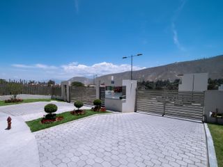 Casa de Venta en Porton de Malaga 2 · Av. Manuel Cordova Galarza, se encuntra a 500m de CEMEXPO