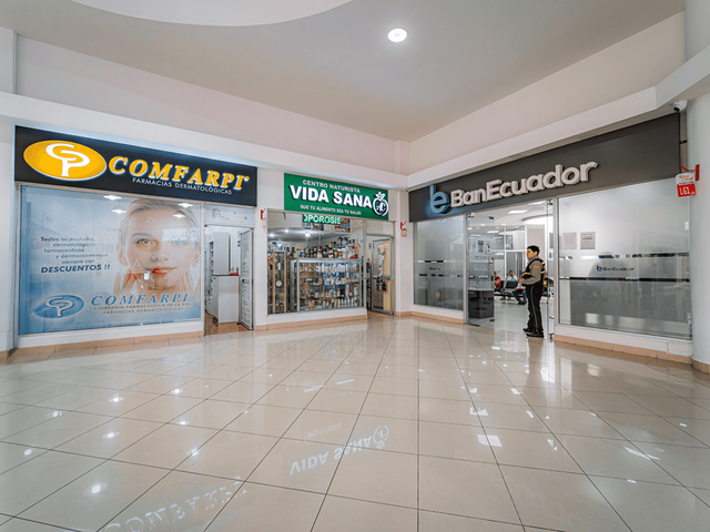 Foto 9 de Oficinas, locales y bodegas en renta - River Mall centro comercial valle de los chillos
