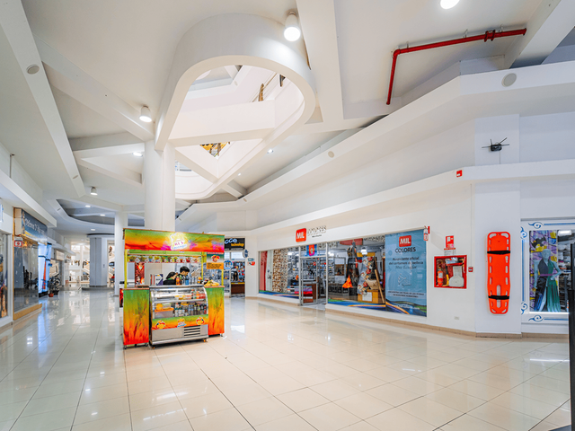 Foto 6 de Oficinas, locales y bodegas en renta - River Mall centro comercial valle de los chillos