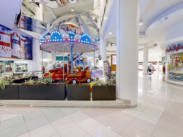 Foto 4 de Oficinas, locales y bodegas en renta - River Mall centro comercial valle de los chillos