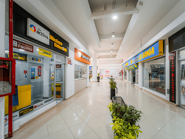 Foto 8 de Oficinas, locales y bodegas en renta - River Mall centro comercial valle de los chillos