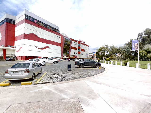 Foto 1 de Oficinas, locales y bodegas en renta - River Mall centro comercial valle de los chillos