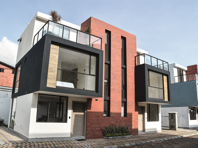 Foto 2 de Conjunto Casas KATARA - Sector Pomasqui, Av. Simon Bolivar y Marietta Veintimilla