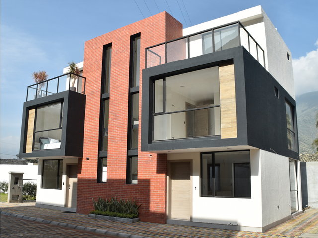 Foto 1 de Conjunto Casas KATARA - Sector Pomasqui, Av. Simon Bolivar y Marietta Veintimilla