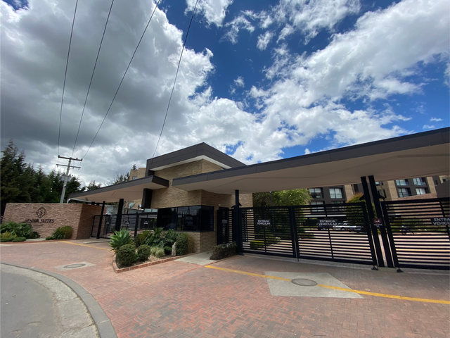 SENIOR SUITES GUAYMARAL