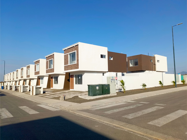 Foto 5 de Altos del Pacifico - Casas en Manta