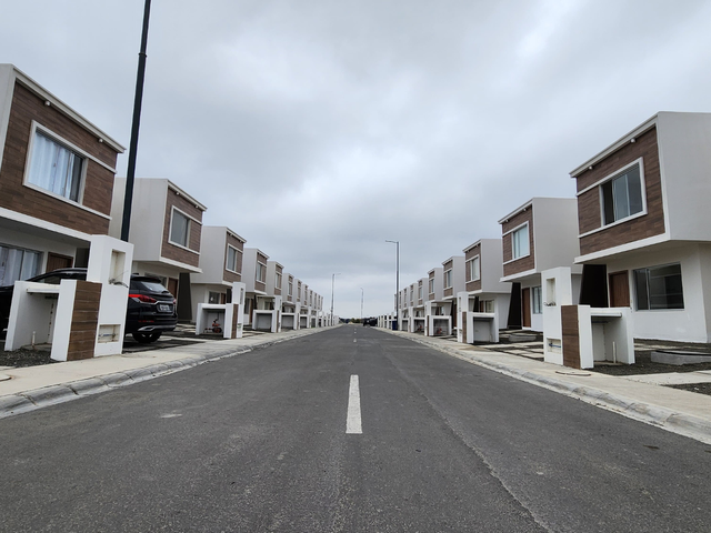Foto 4 de Altos del Pacifico - Casas en Manta