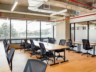 Foto 3 de Alquiler de oficinas corporativas para 15 personas en Bogota, Spaces Colina Campestre